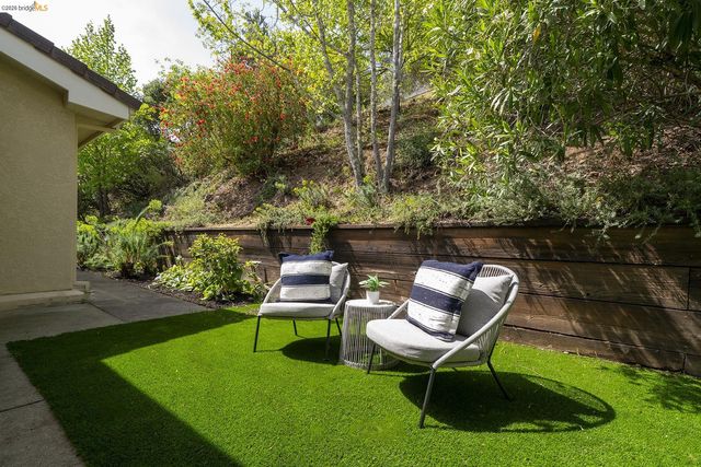 6109 Fairlane Dr, Oakland, CA 94611