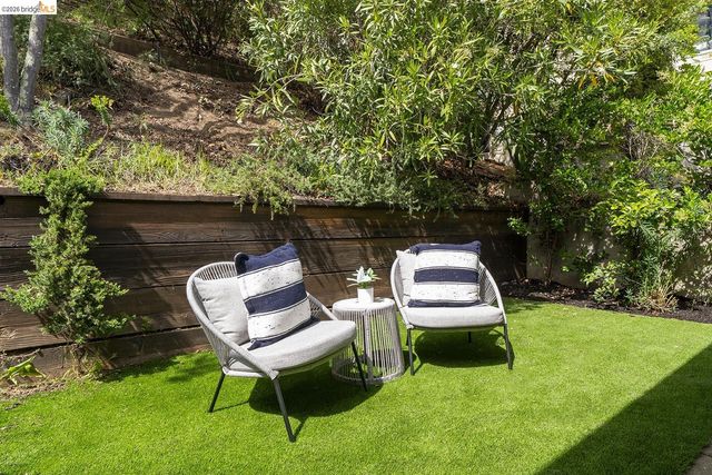 6109 Fairlane Dr, Oakland, CA 94611