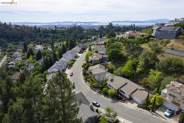 6109 Fairlane Dr, Oakland, CA 94611