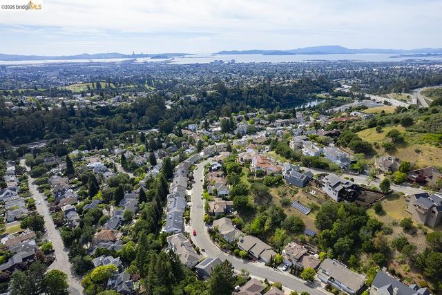 6109 Fairlane Dr, Oakland, CA 94611