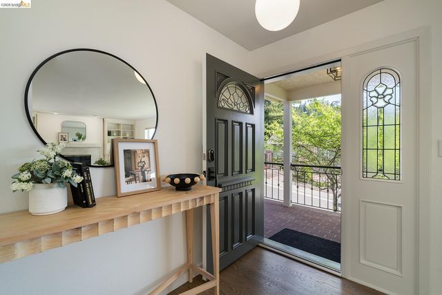 6109 Fairlane Dr, Oakland, CA 94611