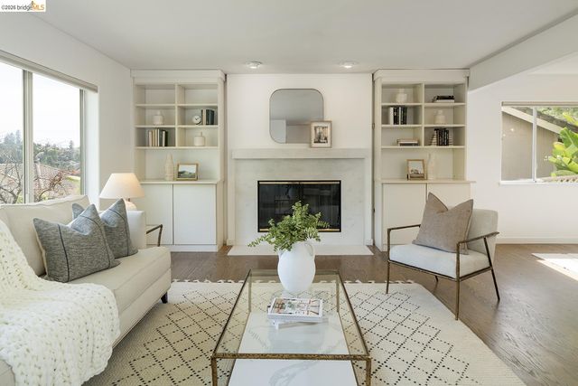 6109 Fairlane Dr, Oakland, CA 94611