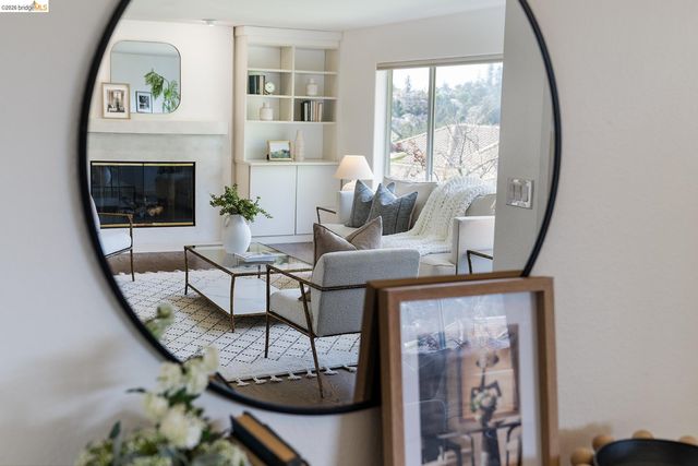 6109 Fairlane Dr, Oakland, CA 94611