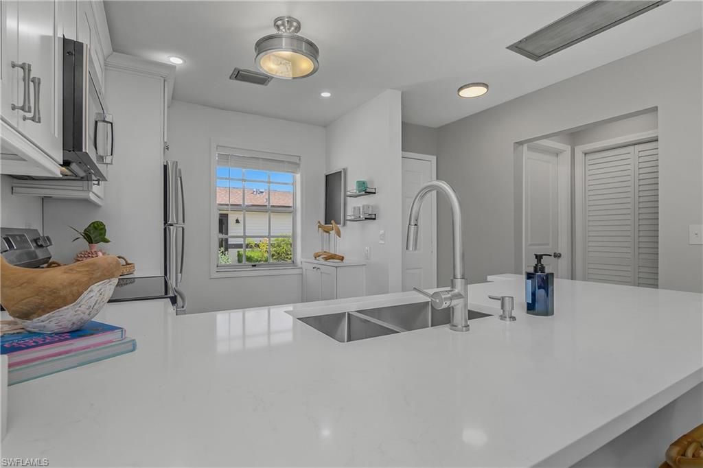 1071 Pine Isle LN 1071, NAPLES, FL 34112 — photo 2