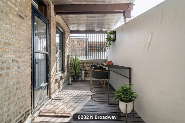 6232 N Broadway Street 2, Chicago, IL 60660