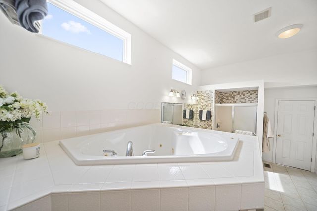 2659 Roe Drive, Lewis Center, OH 43035