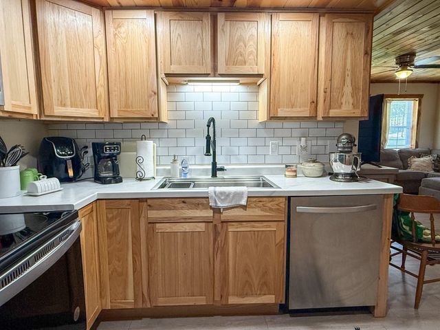 6 Annette Road, Cherokee Village, AR 72529