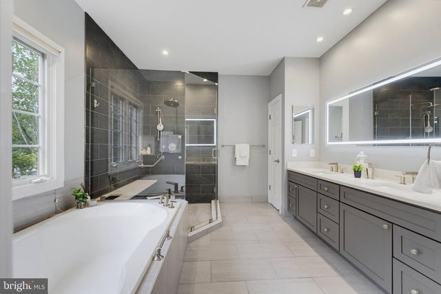 3810 DANIELS RUN CT, Fairfax, VA 22030