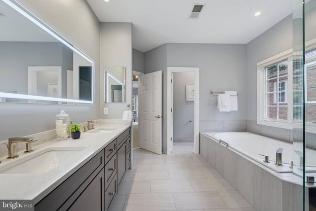 3810 DANIELS RUN CT, Fairfax, VA 22030