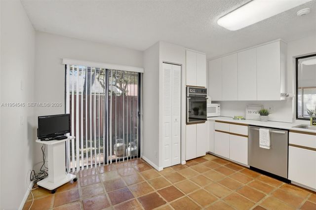 2141 Austin, Weston, FL 33326