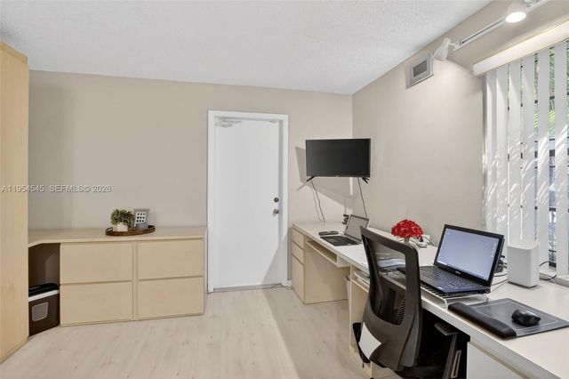 2141 Austin, Weston, FL 33326