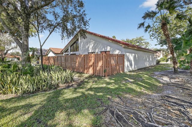 2141 Austin, Weston, FL 33326