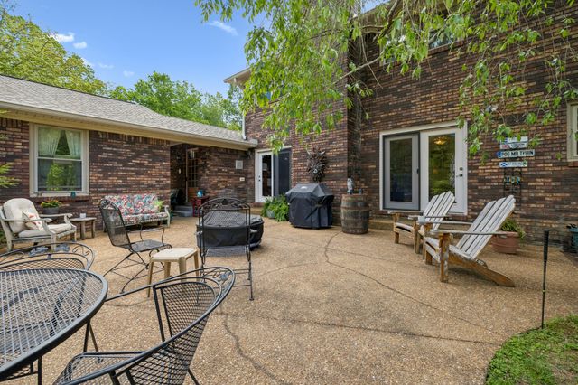 203 Dogwood Dr, Waverly, TN 37185