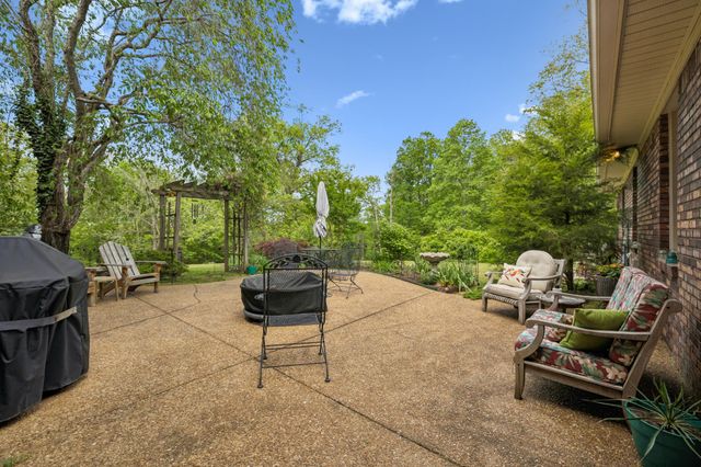 203 Dogwood Dr, Waverly, TN 37185