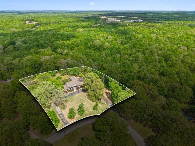 203 Dogwood Dr, Waverly, TN 37185