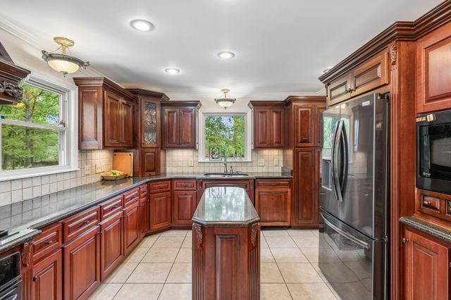 203 Dogwood Dr, Waverly, TN 37185