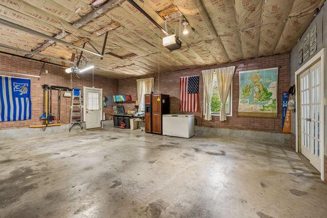 203 Dogwood Dr, Waverly, TN 37185