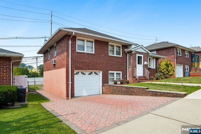 28 Pikeview Terrace, Secaucus, NJ 07094