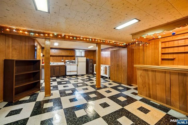 28 Pikeview Terrace, Secaucus, NJ 07094