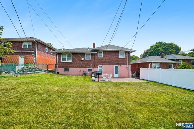 28 Pikeview Terrace, Secaucus, NJ 07094