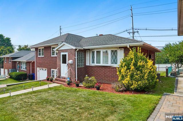 28 Pikeview Terrace, Secaucus, NJ 07094