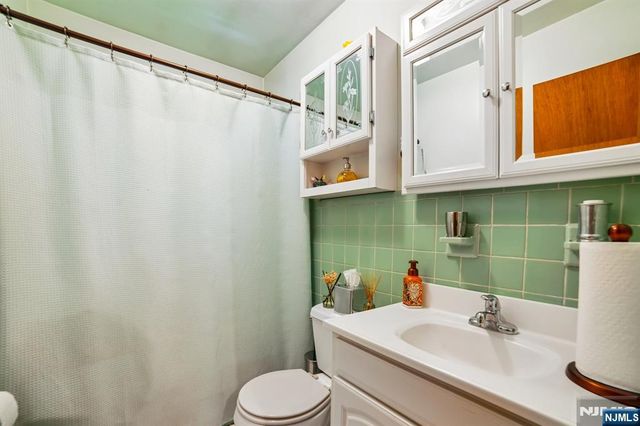 28 Pikeview Terrace, Secaucus, NJ 07094