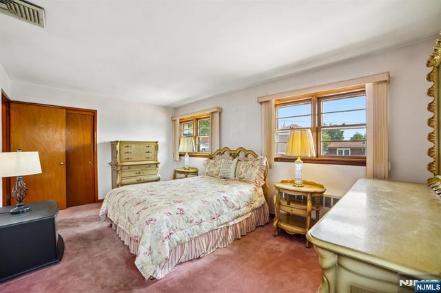 28 Pikeview Terrace, Secaucus, NJ 07094