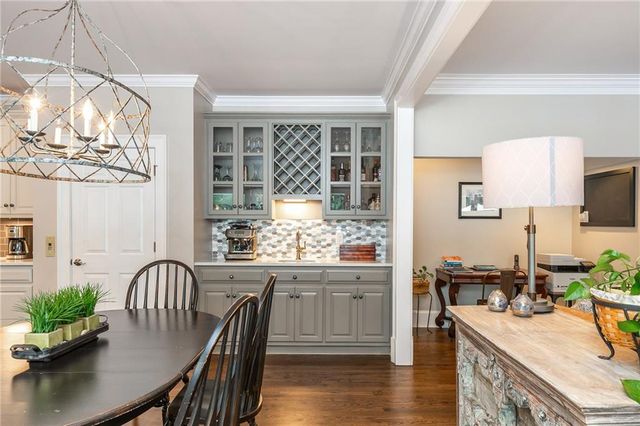 1025 Stonegate Court, Roswell, GA 30075