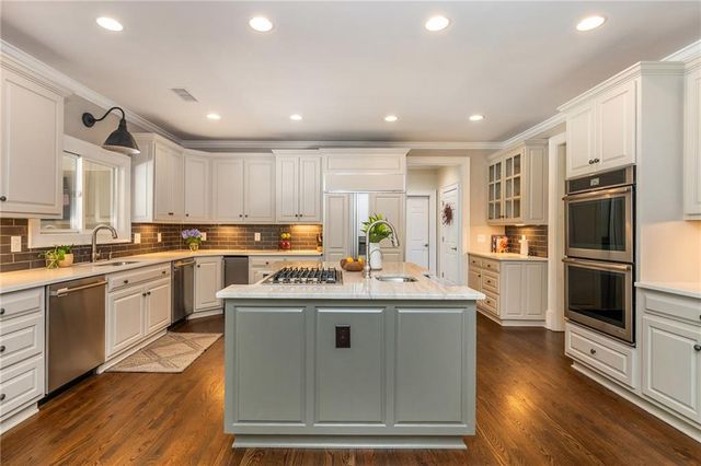 1025 Stonegate Court, Roswell, GA 30075
