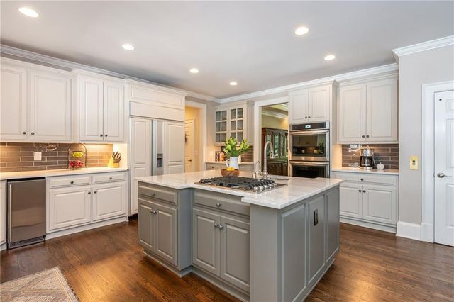 1025 Stonegate Court, Roswell, GA 30075