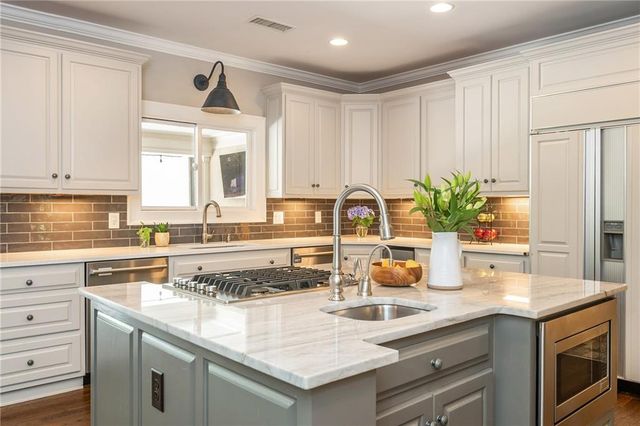 1025 Stonegate Court, Roswell, GA 30075