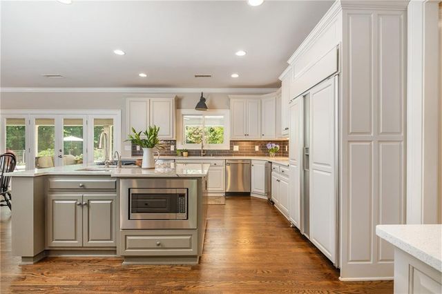 1025 Stonegate Court, Roswell, GA 30075