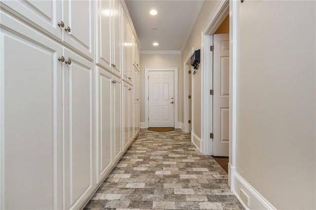 1025 Stonegate Court, Roswell, GA 30075