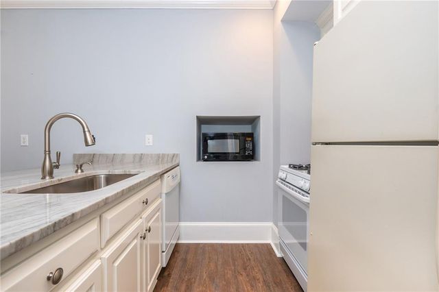 1025 Stonegate Court, Roswell, GA 30075