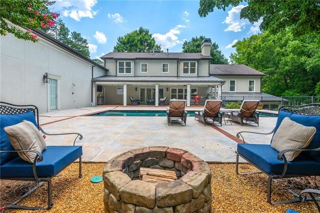 1025 Stonegate Court, Roswell, GA 30075