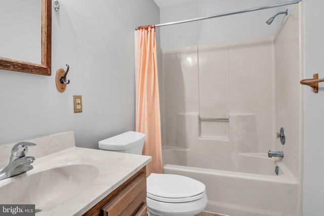 785 LEE LN, Enola, PA 17025