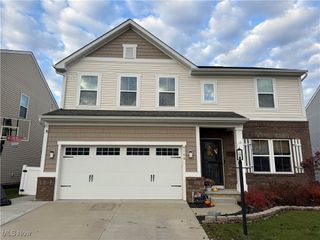9146 Stonegate Circle, North Ridgeville, OH 44039