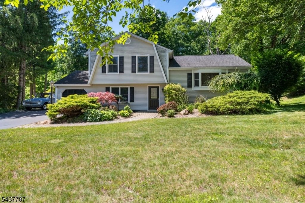 46 Sussex Dr, West Milford Twp., NJ 07480