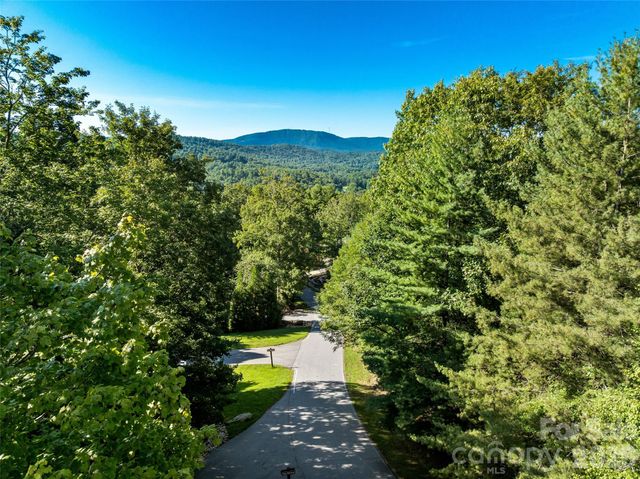 129 Falls Summit Road 385, Hendersonville, NC 28739