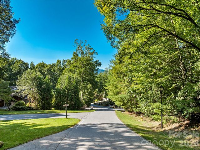 129 Falls Summit Road 385, Hendersonville, NC 28739