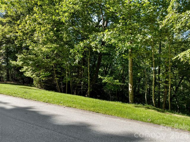 129 Falls Summit Road 385, Hendersonville, NC 28739
