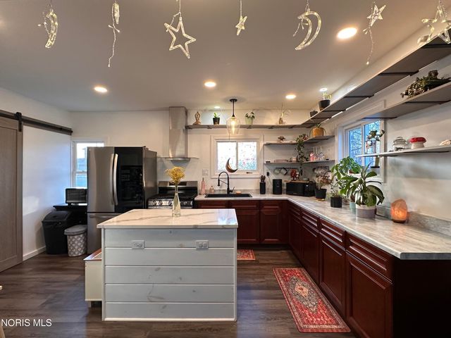 919 S Main Street, Fostoria, OH 44830