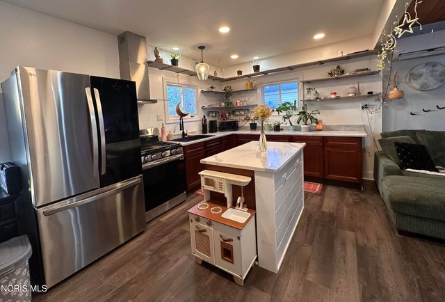 919 S Main Street, Fostoria, OH 44830