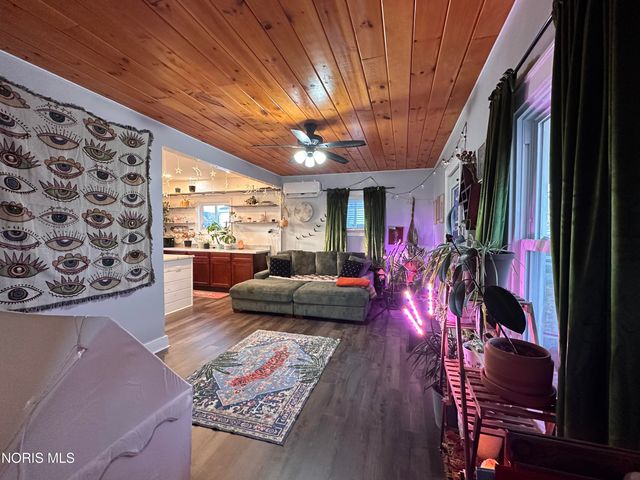 919 S Main Street, Fostoria, OH 44830