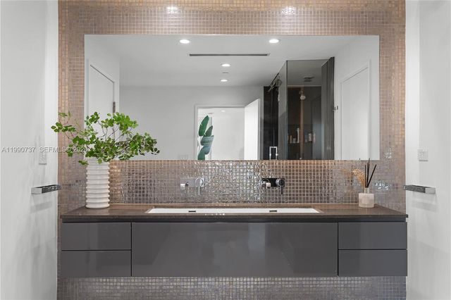 300 S Pointe Dr 3405, Miami Beach, FL 33139