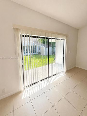 10559 La Placida Dr, Coral Springs, FL 33065