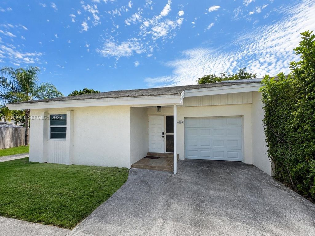 10559 La Placida Dr, Coral Springs, FL 33065