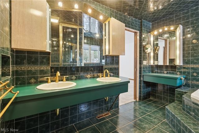 680 Rocky Hollow Drive, Akron, OH 44313