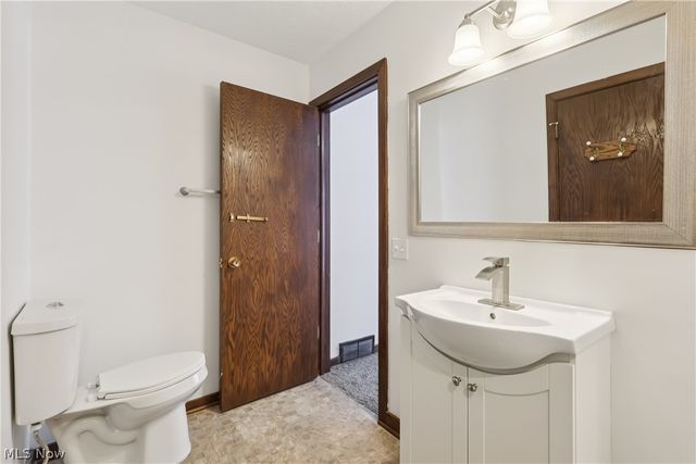 680 Rocky Hollow Drive, Akron, OH 44313