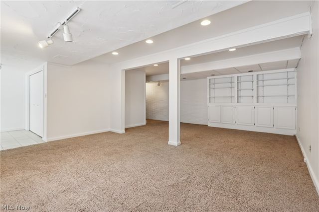 680 Rocky Hollow Drive, Akron, OH 44313